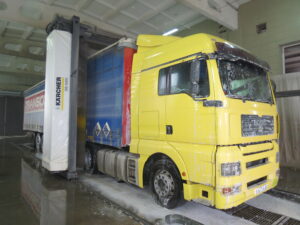 Что представляет собой мойка грузовых автомобилей и спецтехники?