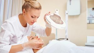 Как проходит консультация врача-косметолога по этапам?