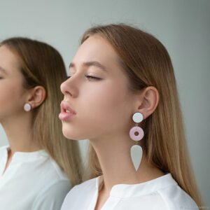 Тренд весны непарные и моносерьги. Как их носить?